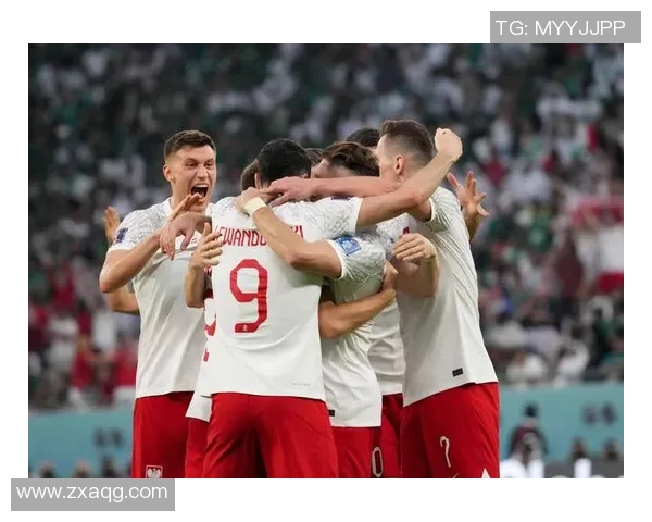 足球巨星生活一瞥：日常训练与赛场外的真实瞬间展现