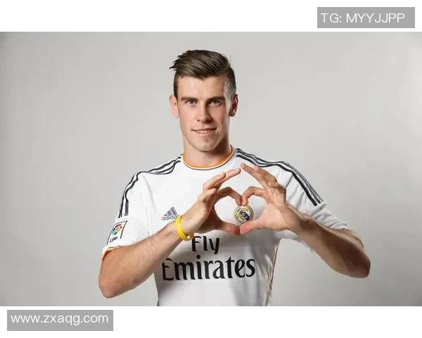 退役足球球星的辉煌历程与足球场外人生探索